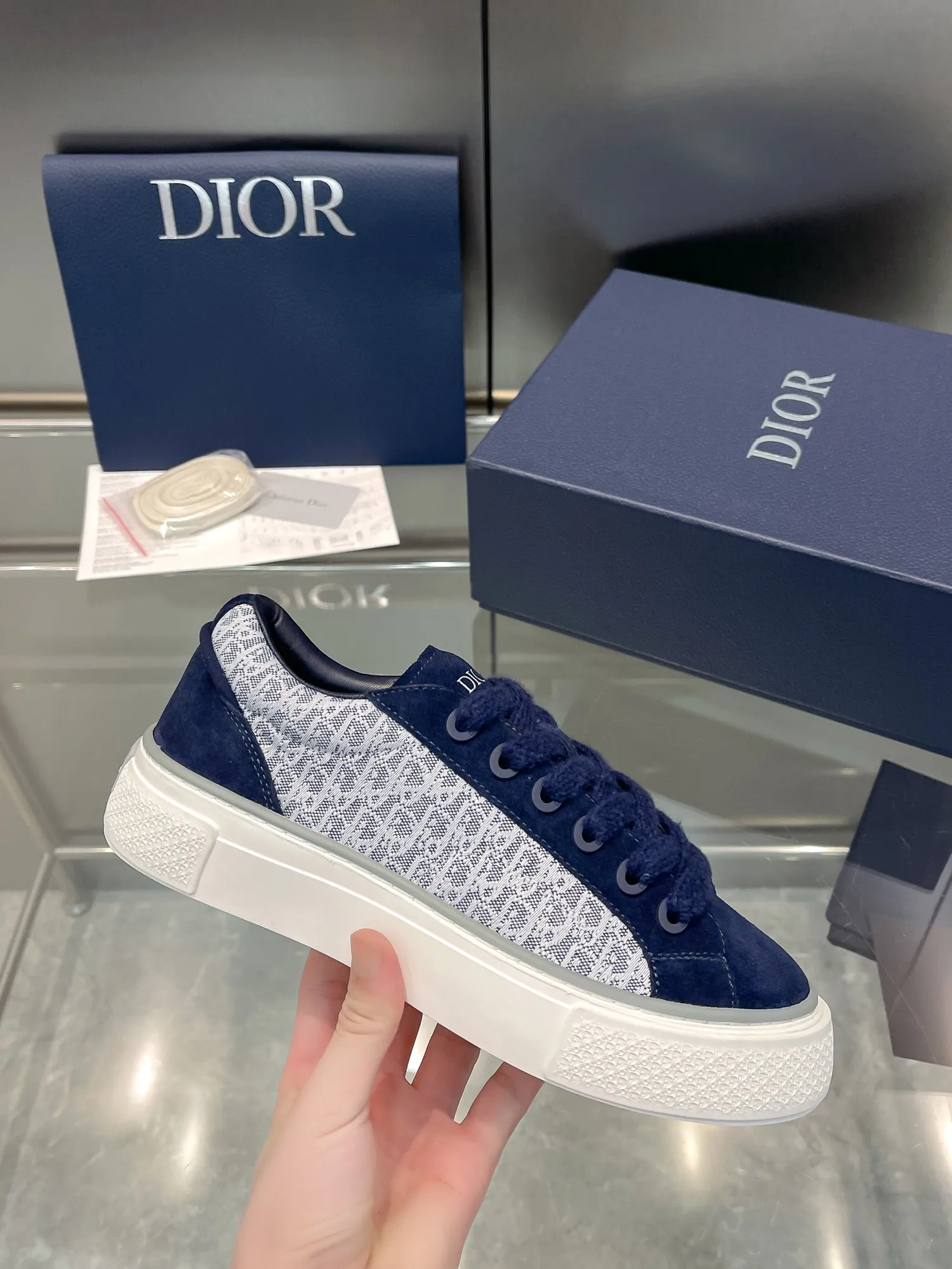 👟👟Ex-factory price 600👟👟 Dior 2023 autumn and winter haute couture series new CD jelly color couple flat casual shoes Dior Size: Female size 35-42 (41.42 customized, non-refundable) / Male size 38-46 (38.46 customized, non-refundable)